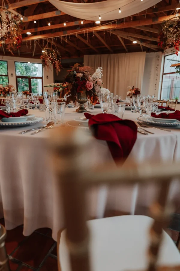dekoracja sali weselnej, wypożyczalnia dekoracji weselnych, obrusy weselne, serwetki na wesele