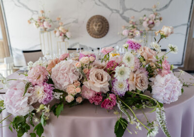 złote stojaki na kwiaty wesele, stojak na kwiaty wesele, scianki weselne, wypożyczalnia dekoracji na wesele