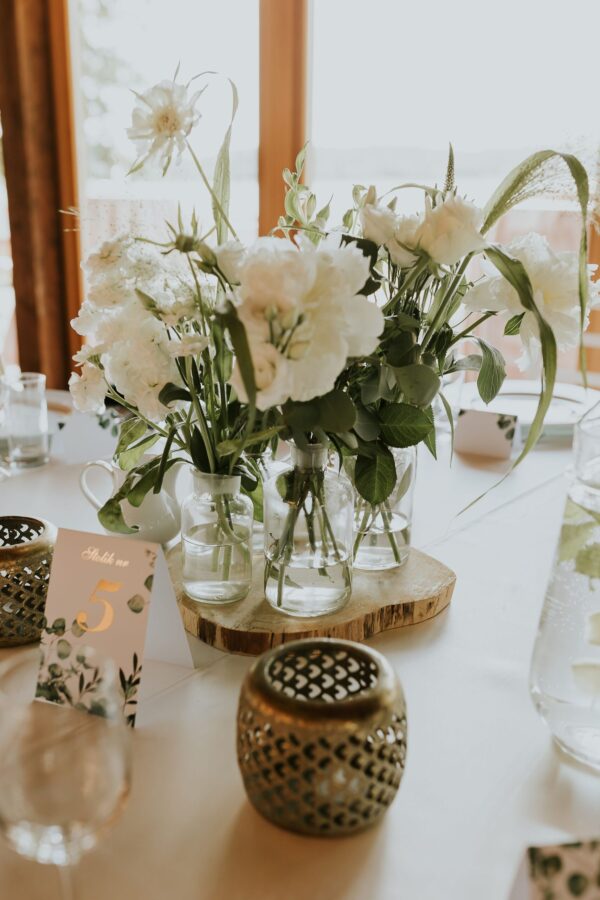 swieczniki wesele, swieczniki na wesele, dekoracje weselne, wynajem dekoracji na stół