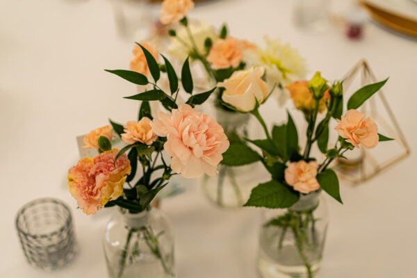 dekoracja sali weselnej, dekoracja stołu weselnego, dekoracje ślubne, ozdoby na stoly weselne
